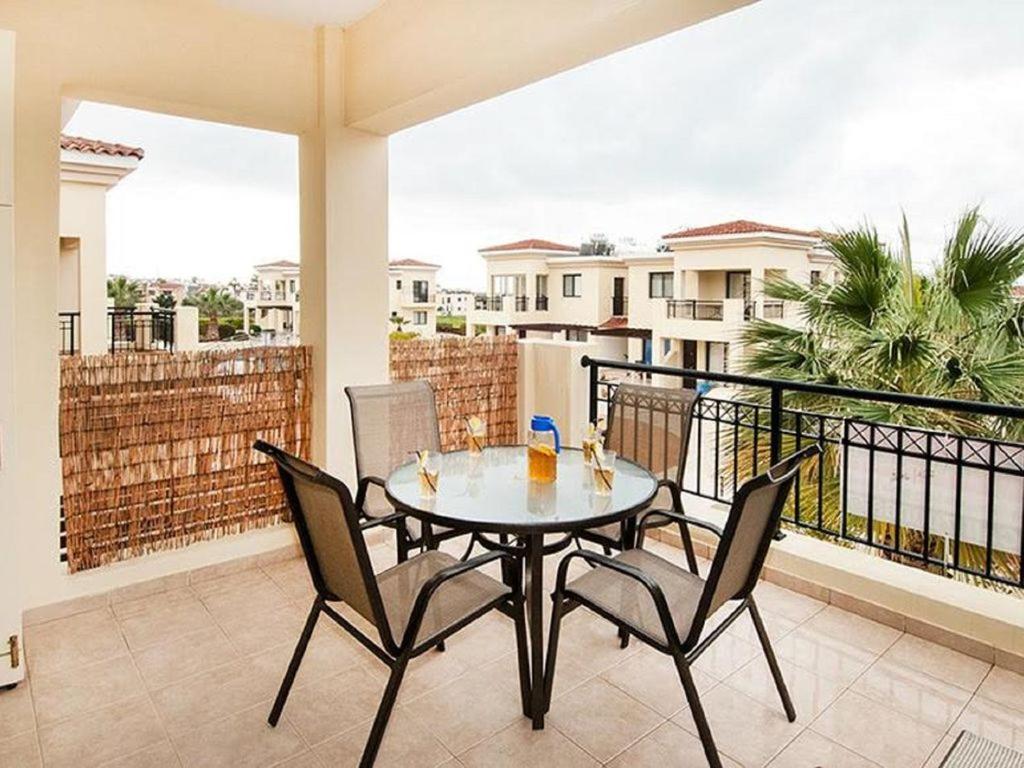 Beautiful 2-Bedroom Apartment - Great Location Paphos Exterior photo