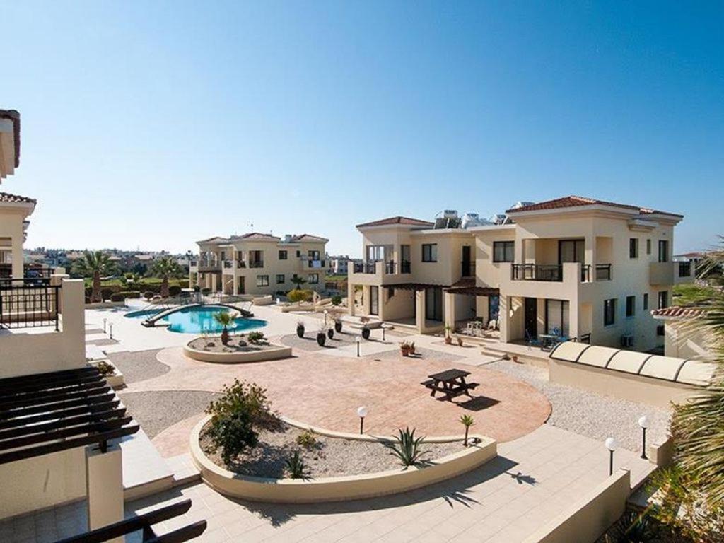 Beautiful 2-Bedroom Apartment - Great Location Paphos Exterior photo