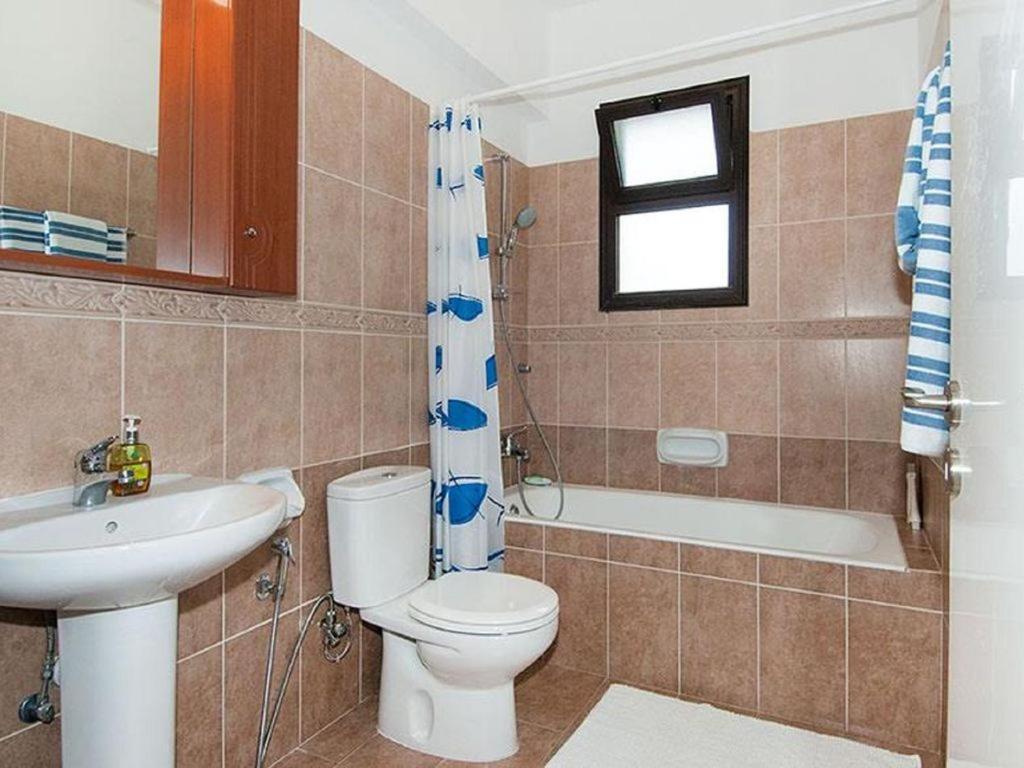 Beautiful 2-Bedroom Apartment - Great Location Paphos Exterior photo